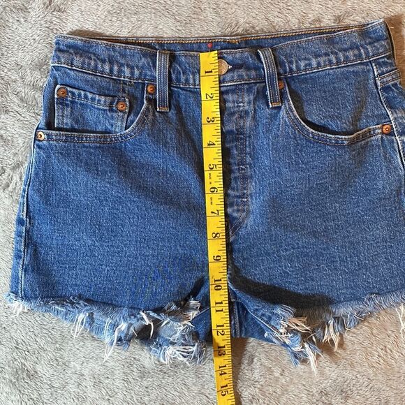 Levi’s 501 Button Fly Denim cut Off Raw Hem Shorts Size 28 - Picture 10 of 11
